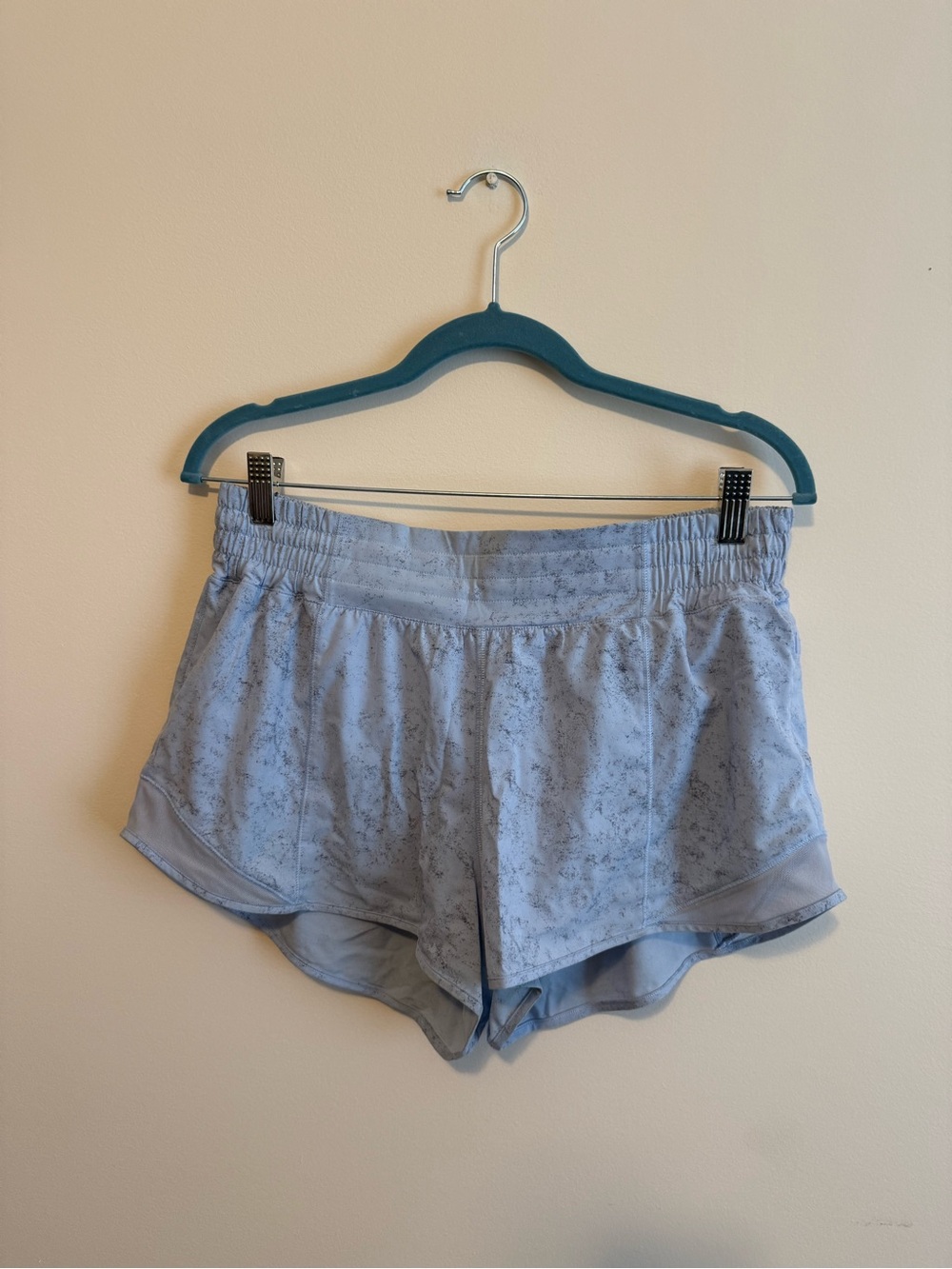 lululemon athletica Hotty Hot High-Rise Lined Athletic Running Shorts 2.5”